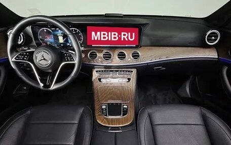 Mercedes-Benz E-Класс, 2022 год, 3 750 000 рублей, 6 фотография