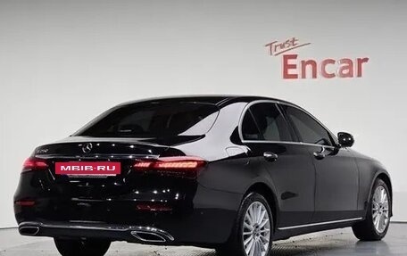 Mercedes-Benz E-Класс, 2022 год, 3 750 000 рублей, 2 фотография