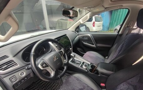 Mitsubishi Pajero Sport III рестайлинг, 2020 год, 4 000 000 рублей, 3 фотография