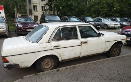 Mercedes-Benz W123, 1983 год, 90 000 рублей, 11 фотография