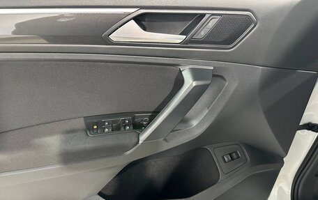 Volkswagen Tiguan II, 2018 год, 2 590 000 рублей, 11 фотография