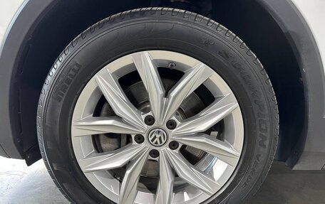 Volkswagen Tiguan II, 2018 год, 2 590 000 рублей, 13 фотография