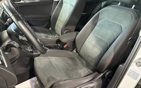Volkswagen Tiguan II, 2018 год, 2 590 000 рублей, 14 фотография