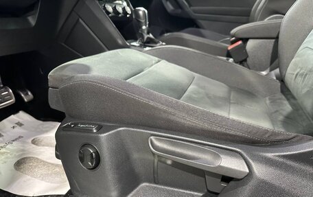 Volkswagen Tiguan II, 2018 год, 2 590 000 рублей, 16 фотография