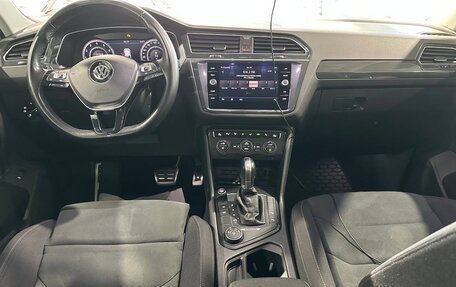 Volkswagen Tiguan II, 2018 год, 2 590 000 рублей, 26 фотография