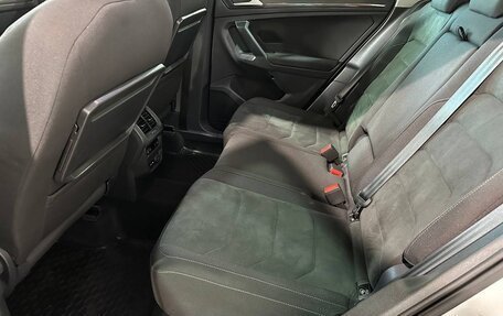 Volkswagen Tiguan II, 2018 год, 2 590 000 рублей, 28 фотография