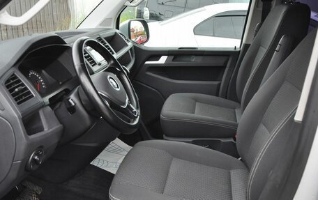 Volkswagen Multivan T6 рестайлинг, 2016 год, 3 000 000 рублей, 10 фотография