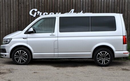 Volkswagen Multivan T6 рестайлинг, 2016 год, 3 000 000 рублей, 2 фотография