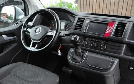 Volkswagen Multivan T6 рестайлинг, 2016 год, 3 000 000 рублей, 9 фотография