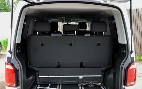 Volkswagen Multivan T6 рестайлинг, 2016 год, 3 000 000 рублей, 17 фотография