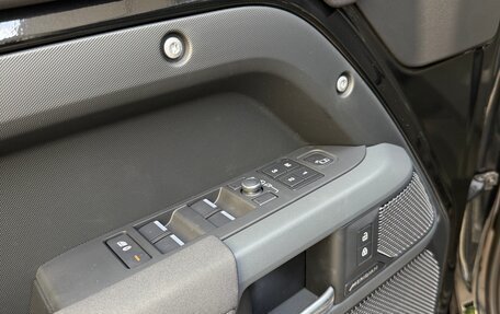 Land Rover Defender II, 2022 год, 11 000 000 рублей, 16 фотография