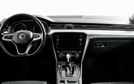Volkswagen Passat B8 рестайлинг, 2019 год, 2 000 000 рублей, 11 фотография