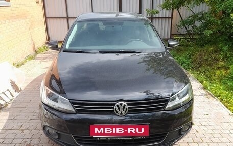 Volkswagen Jetta VI, 2014 год, 990 000 рублей, 2 фотография