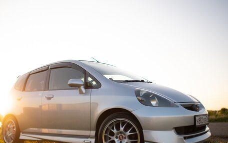 Honda Fit III, 2002 год, 750 000 рублей, 2 фотография