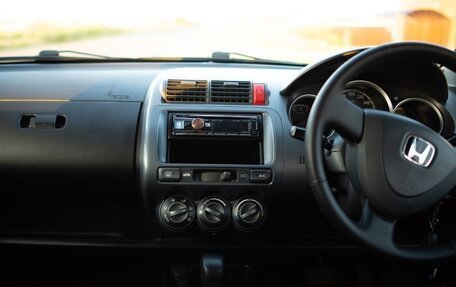 Honda Fit III, 2002 год, 750 000 рублей, 16 фотография