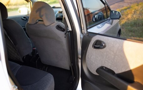 Honda Fit III, 2002 год, 750 000 рублей, 15 фотография