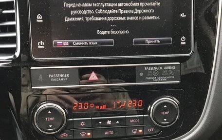 Mitsubishi Outlander III рестайлинг 3, 2020 год, 2 750 000 рублей, 10 фотография