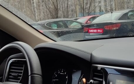 Mitsubishi Outlander III рестайлинг 3, 2020 год, 2 750 000 рублей, 8 фотография