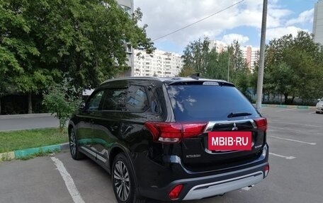 Mitsubishi Outlander III рестайлинг 3, 2020 год, 2 750 000 рублей, 2 фотография