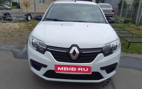 Renault Logan II, 2018 год, 950 000 рублей, 4 фотография