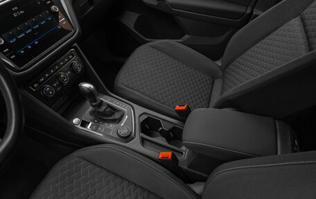 Volkswagen Tiguan II, 2018 год, 2 440 000 рублей, 18 фотография