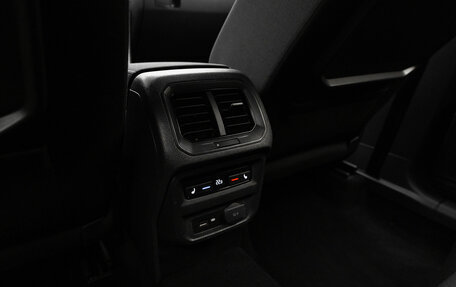 Volkswagen Tiguan II, 2018 год, 2 440 000 рублей, 16 фотография
