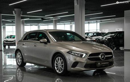 Mercedes-Benz A-Класс, 2019 год, 2 520 000 рублей, 2 фотография