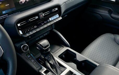 Toyota Land Cruiser Prado, 2024 год, 14 100 000 рублей, 33 фотография