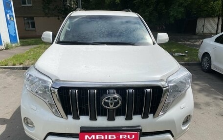 Toyota Land Cruiser Prado 150 рестайлинг 2, 2015 год, 3 230 000 рублей, 3 фотография