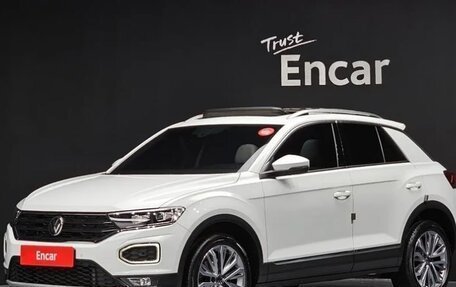 Volkswagen T-Roc I, 2022 год, 1 970 000 рублей, 2 фотография