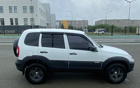 Chevrolet Niva I рестайлинг, 2015 год, 680 000 рублей, 4 фотография
