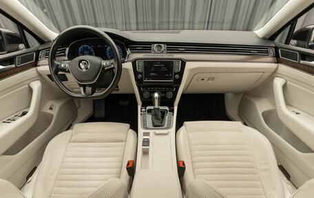 Volkswagen Passat B8 рестайлинг, 2015 год, 1 790 000 рублей, 10 фотография
