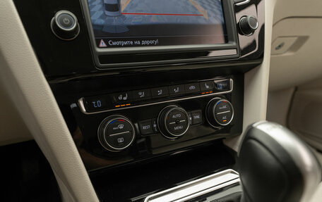 Volkswagen Passat B8 рестайлинг, 2015 год, 1 790 000 рублей, 20 фотография