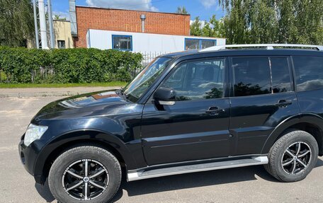 Mitsubishi Pajero IV, 2011 год, 1 990 000 рублей, 3 фотография
