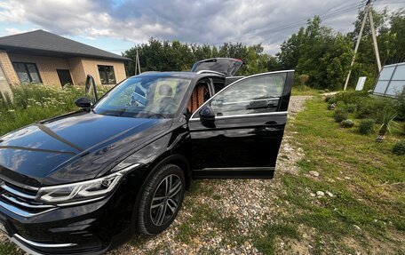 Volkswagen Tiguan II, 2021 год, 3 600 000 рублей, 20 фотография