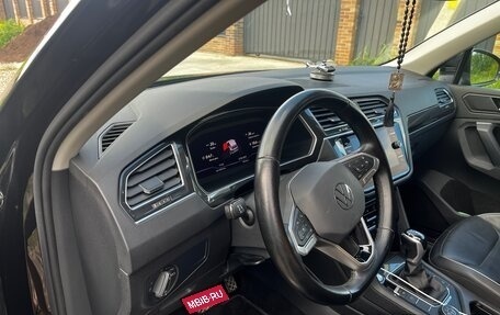 Volkswagen Tiguan II, 2021 год, 3 600 000 рублей, 30 фотография