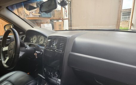 Chrysler 300C II, 2005 год, 1 300 000 рублей, 5 фотография