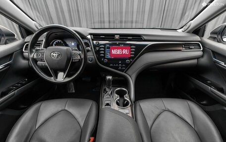 Toyota Camry, 2018 год, 2 140 000 рублей, 9 фотография