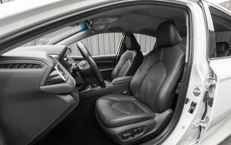 Toyota Camry, 2018 год, 2 140 000 рублей, 10 фотография