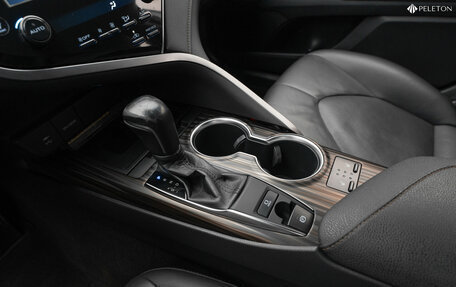 Toyota Camry, 2018 год, 2 140 000 рублей, 16 фотография