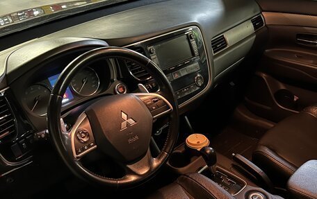 Mitsubishi Outlander III рестайлинг 3, 2013 год, 1 550 000 рублей, 5 фотография