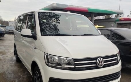 Volkswagen Caravelle T6 рестайлинг, 2016 год, 2 000 000 рублей, 2 фотография