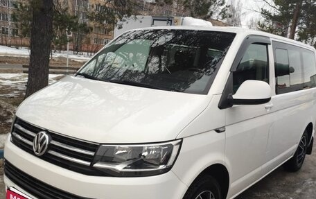 Volkswagen Caravelle T6 рестайлинг, 2016 год, 2 000 000 рублей, 5 фотография