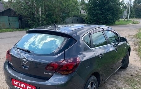 Opel Astra J, 2011 год, 700 000 рублей, 2 фотография
