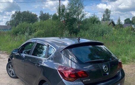 Opel Astra J, 2011 год, 700 000 рублей, 3 фотография