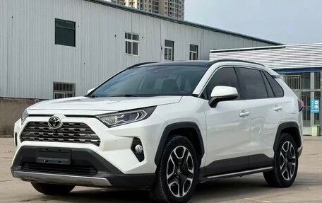 Toyota RAV4, 2022 год, 2 730 000 рублей, 1 фотография