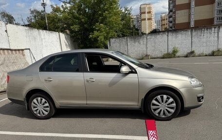 Volkswagen Jetta VI, 2007 год, 680 000 рублей, 3 фотография