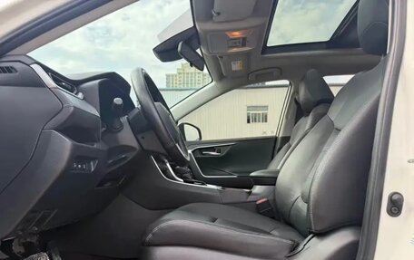 Toyota RAV4, 2022 год, 2 730 000 рублей, 6 фотография