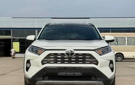 Toyota RAV4, 2022 год, 2 730 000 рублей, 4 фотография