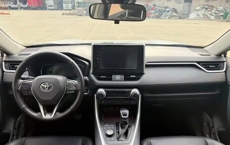 Toyota RAV4, 2022 год, 2 730 000 рублей, 9 фотография